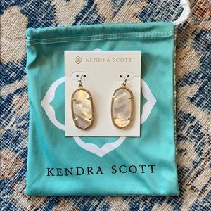 Kendra Scott Elle Gold Earrings in Mother-of-Pearl